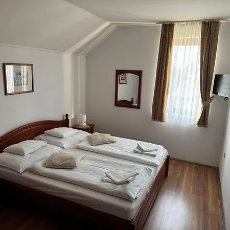 Credo Panzio 住宿加早餐酒店 3*